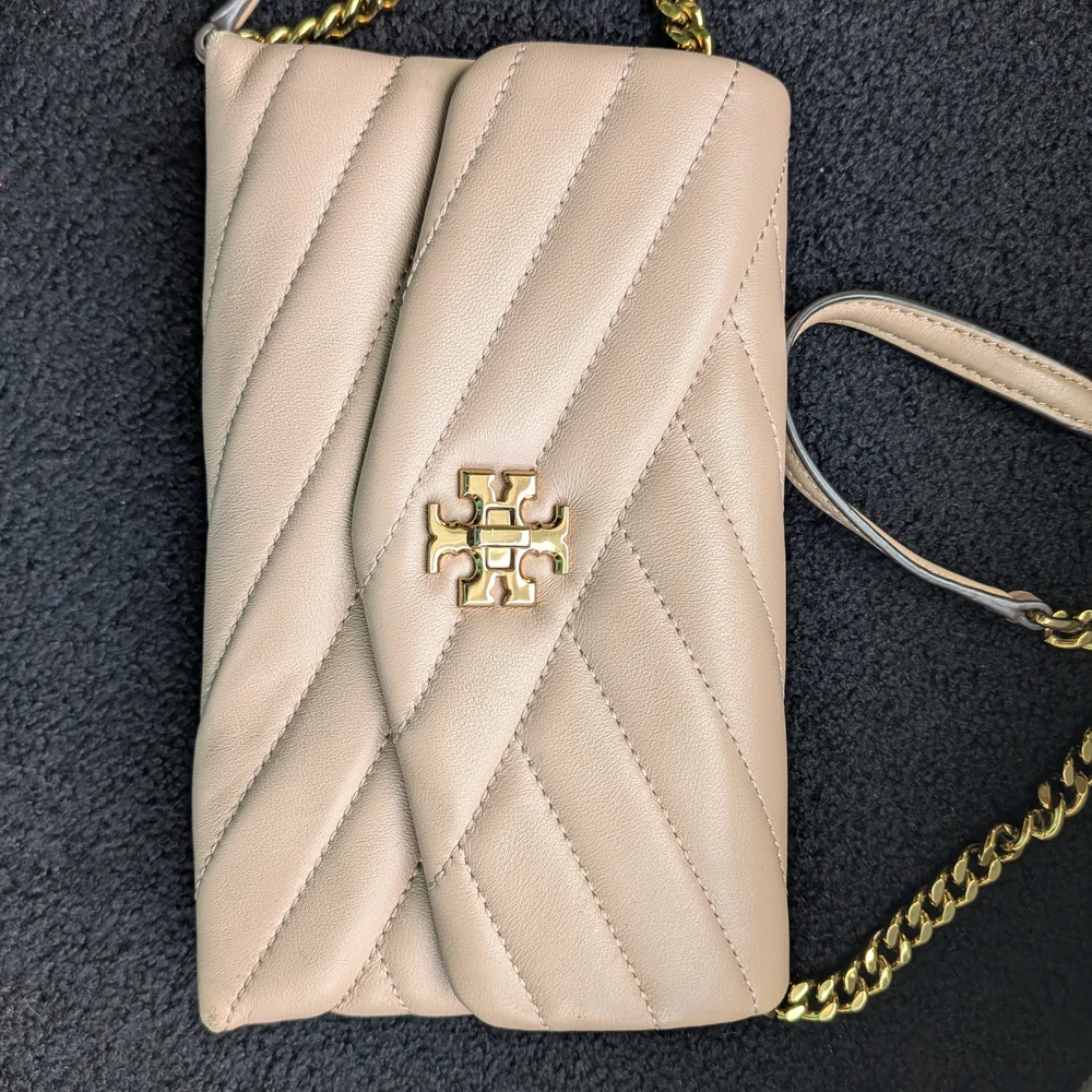 Tory Burch Logo Quilted Leather Crossbody - Light Beige with Gold Hardware - Picture 3 of 10